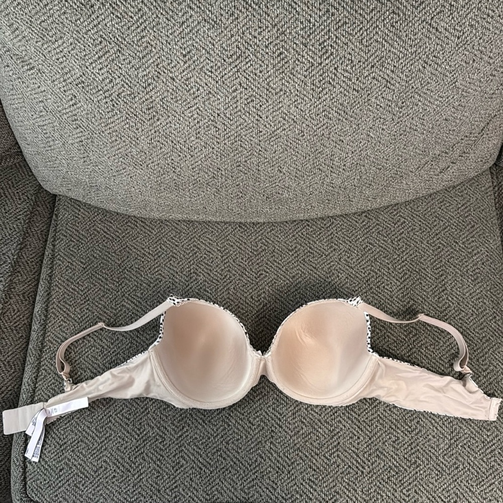 Victoria's Secret Beige and Black Bra - Picture 2 of 4